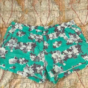 Like new KFTK green floral linen shorts size 16